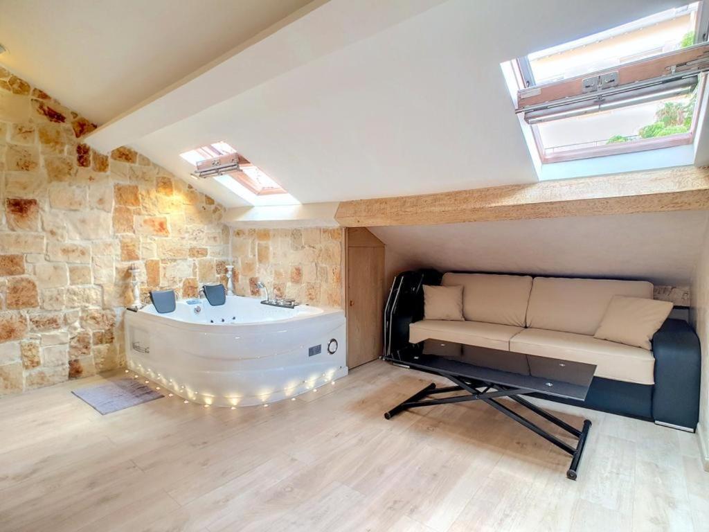Love Room Jacuzzi Croisette Канны Экстерьер фото