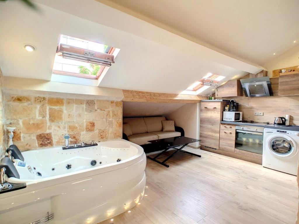 Love Room Jacuzzi Croisette Канны Экстерьер фото