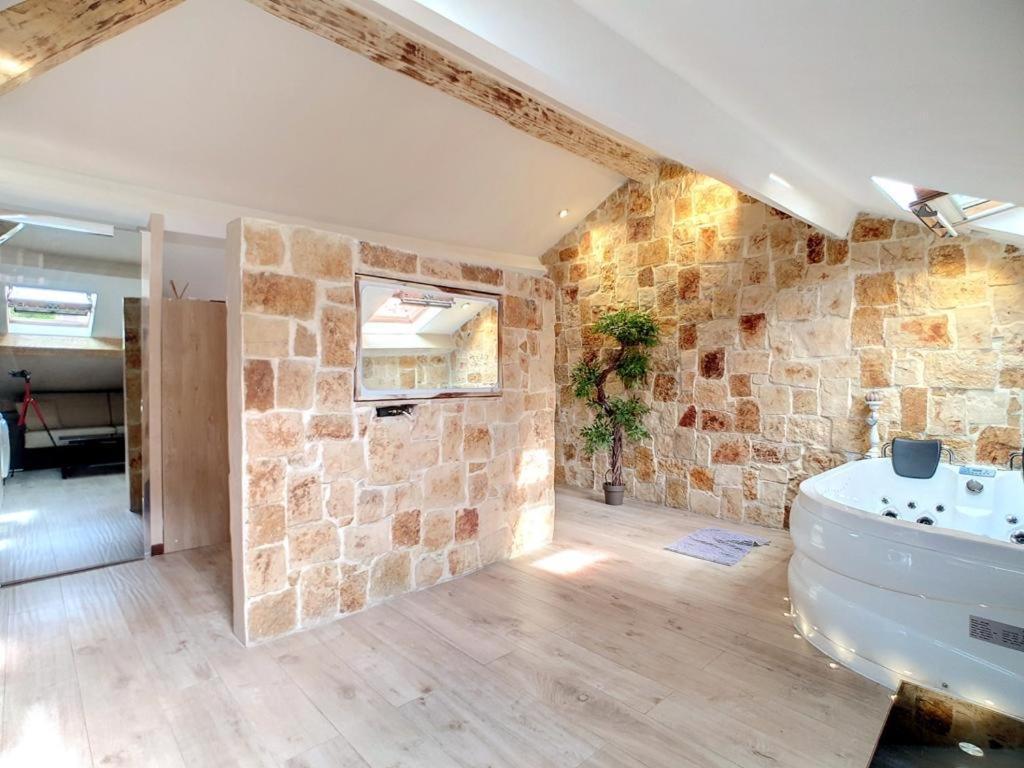 Love Room Jacuzzi Croisette Канны Экстерьер фото