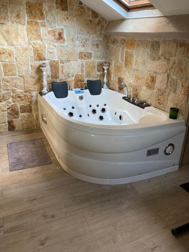 Love Room Jacuzzi Croisette Канны Экстерьер фото